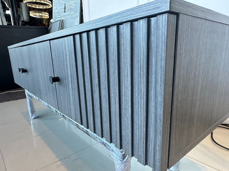 ตู้วางทีวี 3 บานเปิด โครงไม้ MDF สีเทา รูปที่ 13