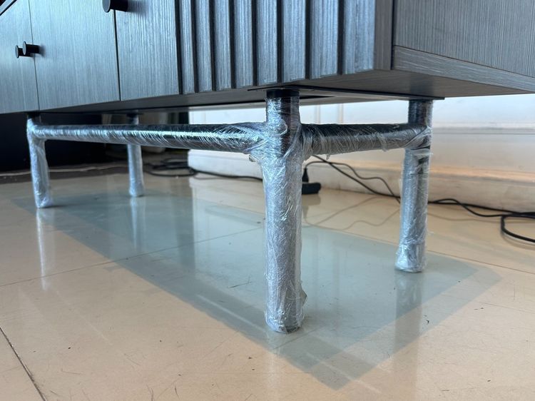 ตู้วางทีวี 3 บานเปิด โครงไม้ MDF สีเทา รูปที่ 15