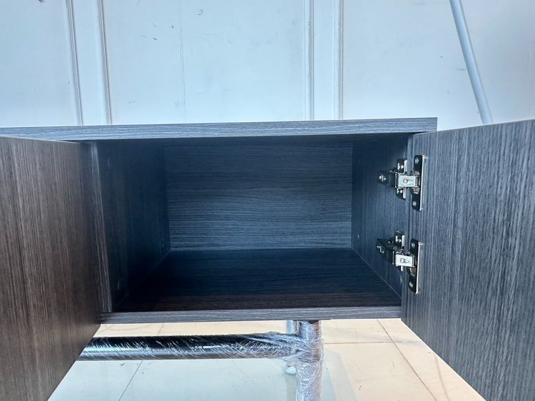 ตู้วางทีวี 3 บานเปิด โครงไม้ MDF สีเทา รูปที่ 11