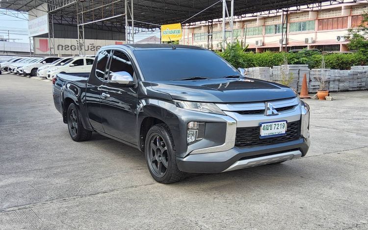 Mitsubishi Triton 2021 2.4 GLX Pickup ดีเซล ไม่ติดแก๊ส เกียร์ธรรมดา เทา รูปที่ 3