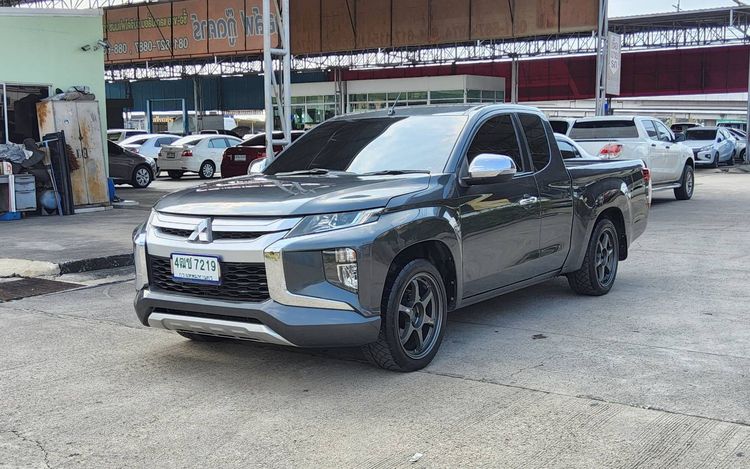 Mitsubishi Triton 2021 2.4 GLX Pickup ดีเซล ไม่ติดแก๊ส เกียร์ธรรมดา เทา