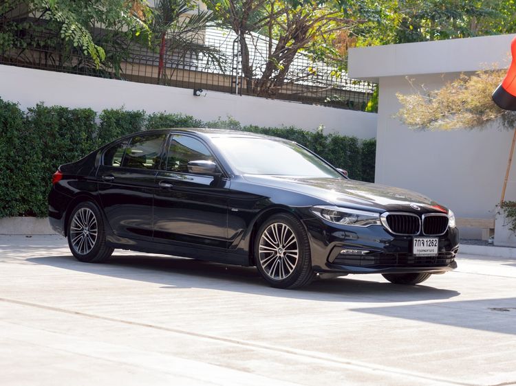 รถ BMW Series 5 520d สี ดำ