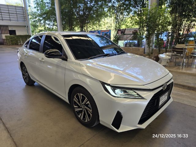 Toyota Yaris ATIV 2023 1.2 Premium Luxury Sedan เบนซิน ไม่ติดแก๊ส เกียร์อัตโนมัติ ขาว รูปที่ 3