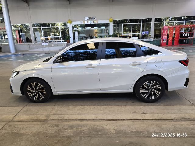 Toyota Yaris ATIV 2023 1.2 Premium Luxury Sedan เบนซิน ไม่ติดแก๊ส เกียร์อัตโนมัติ ขาว รูปที่ 4