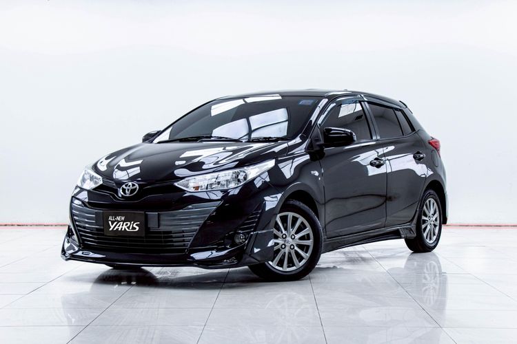รถ Toyota Yaris 1.2 J Eco สี ดำ