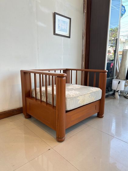 เก้าอี้อาร์มแชร์ไม้สัก เบาะผ้าลายดอกไม้สีเทา รูปที่ 3