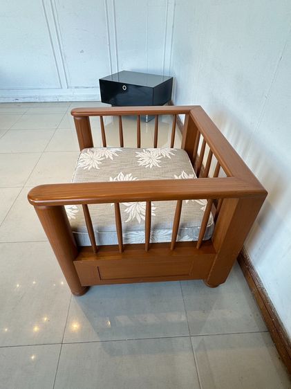 เก้าอี้อาร์มแชร์ไม้สัก เบาะผ้าลายดอกไม้สีเทา รูปที่ 4