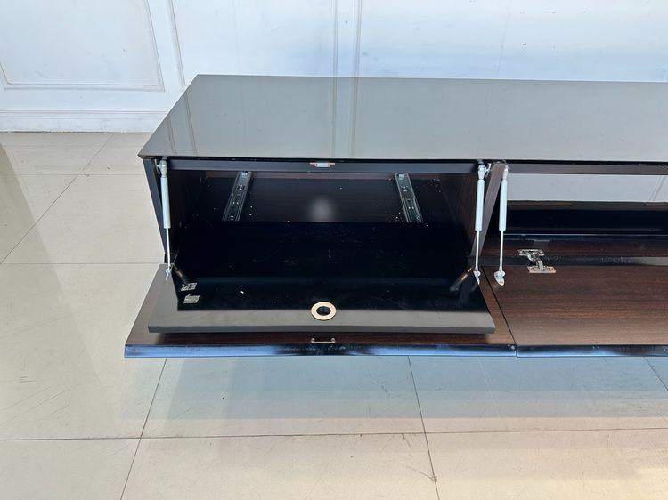 ตู้วางทีวี 2 บานเปิด โครงไม้ MDF ผิวไฮกรอสสีดำ ขาเหล็ก   รูปที่ 13