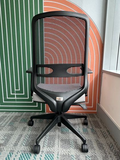 เก้าอี้สำนักงาน แบรนด์ LAMEX เบาะผ้าสีเทา ขาพลาสติก ล้อเลื่อน รูปที่ 8