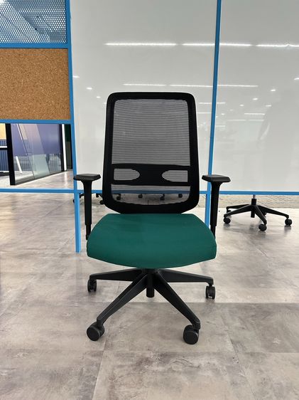 ผ้าหุ้มเบาะ เทา เก้าอี้สำนักงาน แบรนด์ LAMEX เบาะผ้าสีเขียว ขาพลาสติก ล้อเลื่อน