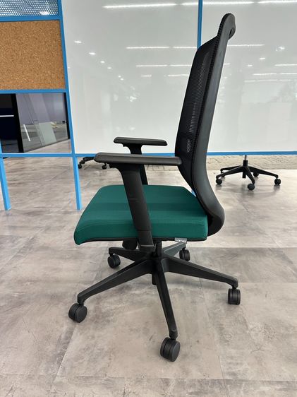 เก้าอี้สำนักงาน แบรนด์ LAMEX เบาะผ้าสีเขียว ขาพลาสติก ล้อเลื่อน รูปที่ 6