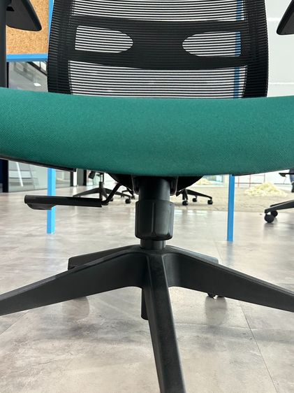 เก้าอี้สำนักงาน แบรนด์ LAMEX เบาะผ้าสีเขียว ขาพลาสติก ล้อเลื่อน รูปที่ 12