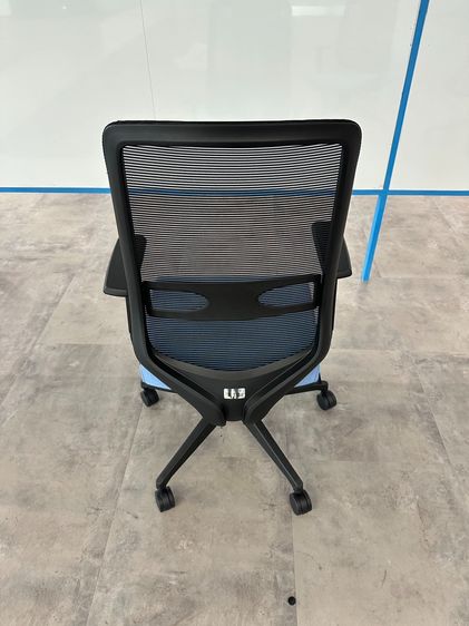เก้าอี้สำนักงาน แบรนด์ LAMEX เบาะผ้าสีน้ำเงิน ขาพลาสติก ล้อเลื่อน รูปที่ 5