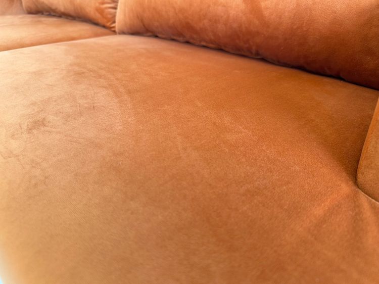 โซฟา 2 ที่นั่ง เบาะผ้ากำมะหยี่สีส้ม โครงไม้ MDF ขาเหล็กสีดำ  รูปที่ 10