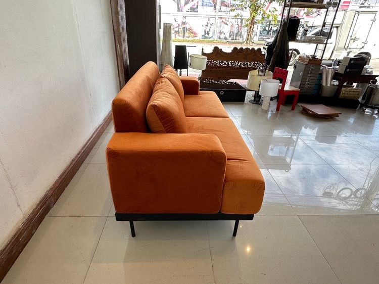 โซฟา 2 ที่นั่ง เบาะผ้ากำมะหยี่สีส้ม โครงไม้ MDF ขาเหล็กสีดำ  รูปที่ 7