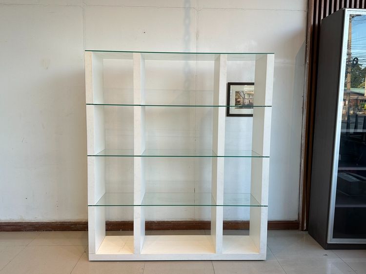 ชั้นโชว์ ชั้นกระจกเทมเปอร์ หนา 8 มิลลิเมตร โครงไม้ MDF สีขาว 