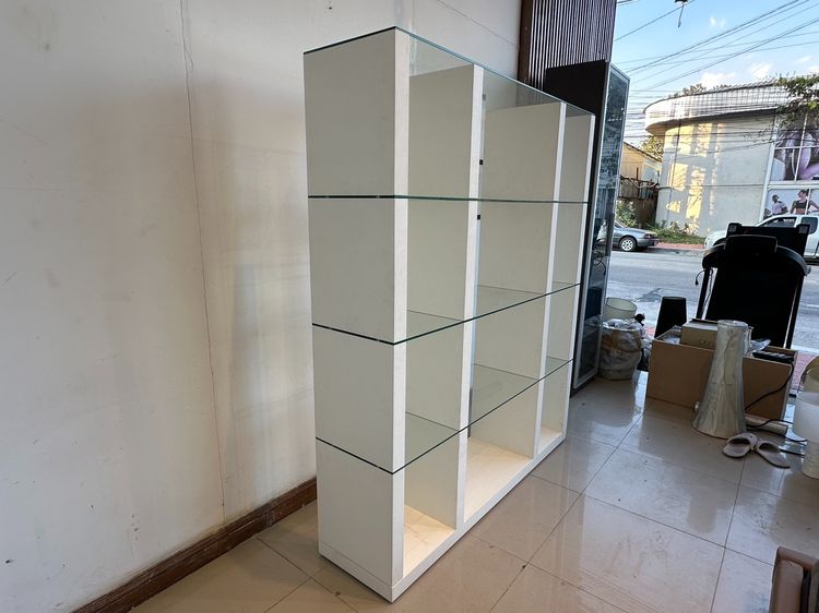 ชั้นโชว์ ชั้นกระจกเทมเปอร์ หนา 8 มิลลิเมตร โครงไม้ MDF สีขาว  รูปที่ 2