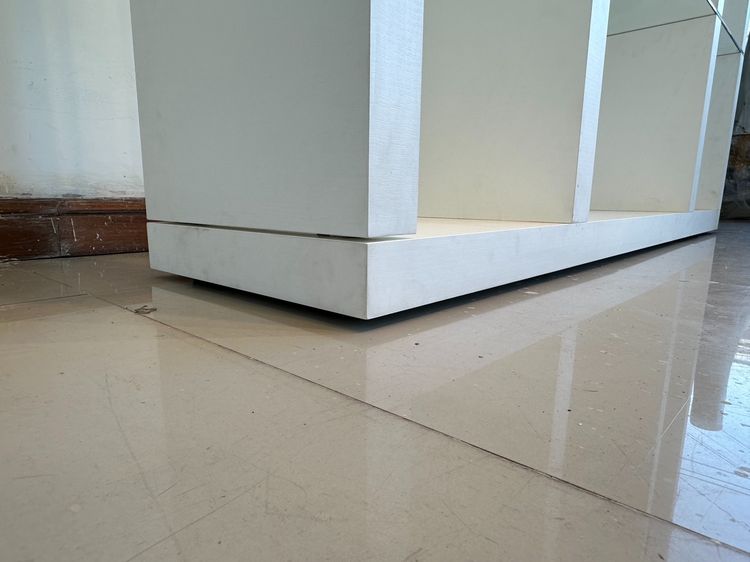 ชั้นโชว์ ชั้นกระจกเทมเปอร์ หนา 8 มิลลิเมตร โครงไม้ MDF สีขาว  รูปที่ 10