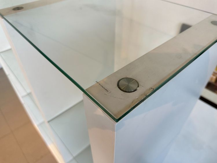 ชั้นโชว์ ชั้นกระจกเทมเปอร์ หนา 8 มิลลิเมตร โครงไม้ MDF สีขาว  รูปที่ 5