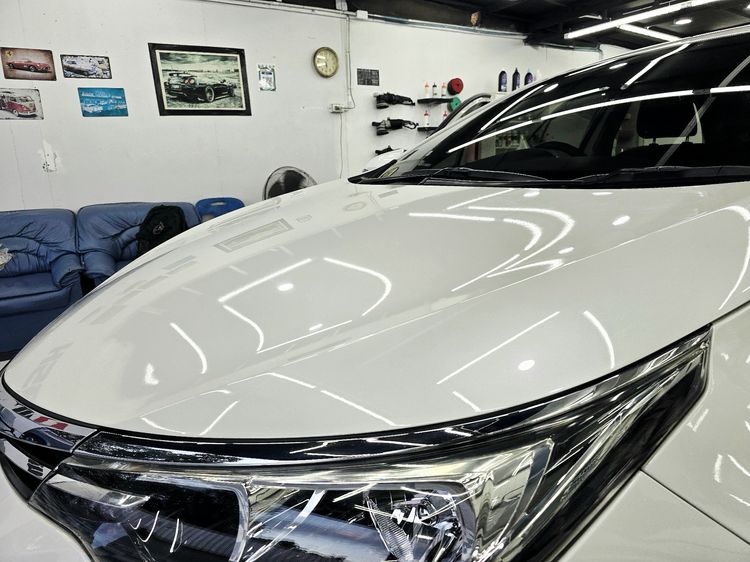 Toyota Altis 2017 1.8 E Sedan เบนซิน เกียร์อัตโนมัติ ขาว รูปที่ 2