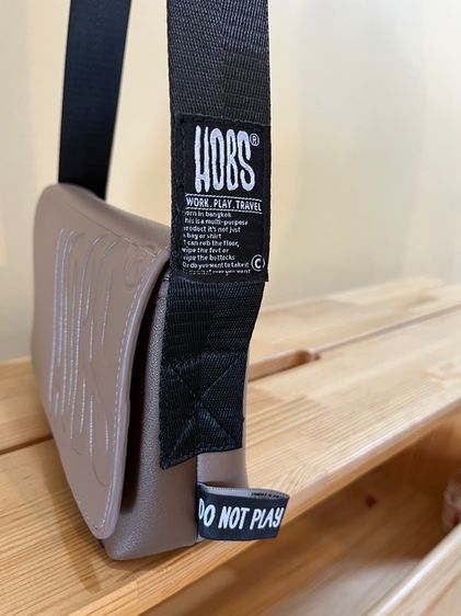 ขายกระเป๋าHOBS ของแท้ 9นิ้ว DO NOT PLAY TINY สีน้ำตาล ทูโทน สภาพสวยจริง ใช้มาครั้งเดียว  รูปที่ 3