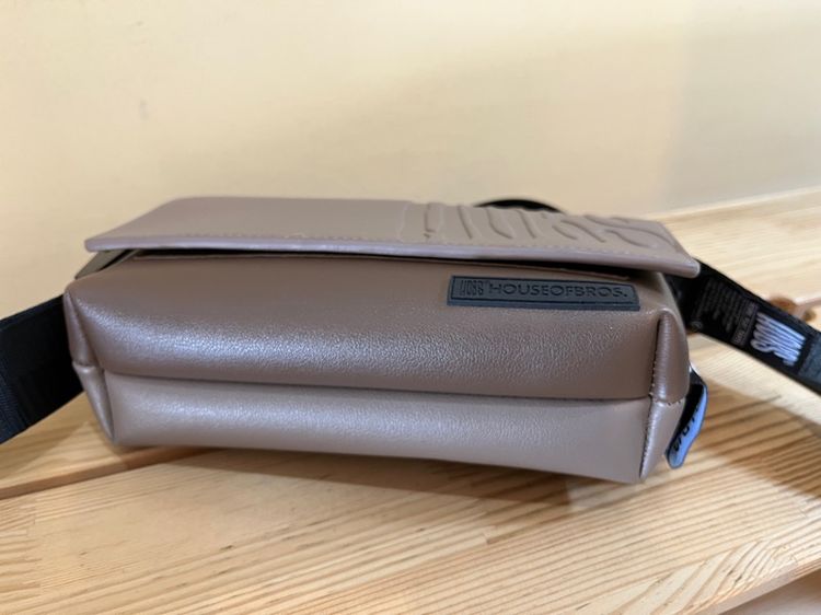 ขายกระเป๋าHOBS ของแท้ 9นิ้ว DO NOT PLAY TINY สีน้ำตาล ทูโทน สภาพสวยจริง ใช้มาครั้งเดียว  รูปที่ 6