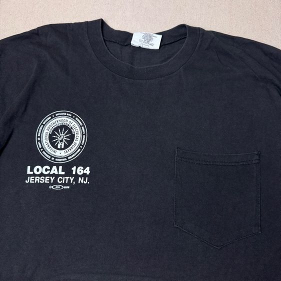 เสื้อยืด 90s Local 164 งานปี 1999 กระเป๋า​หน้า​ Size XL รูปที่ 6