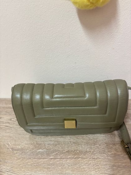 กระเป๋าหนังแท้แบรนด์ BOOGO สีเขียว Olive สภาพดี ดีไซน์บุนวมสุดชิค ทรงสวย รูปที่ 2
