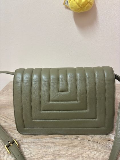 กระเป๋าหนังแท้แบรนด์ BOOGO สีเขียว Olive สภาพดี ดีไซน์บุนวมสุดชิค ทรงสวย รูปที่ 11