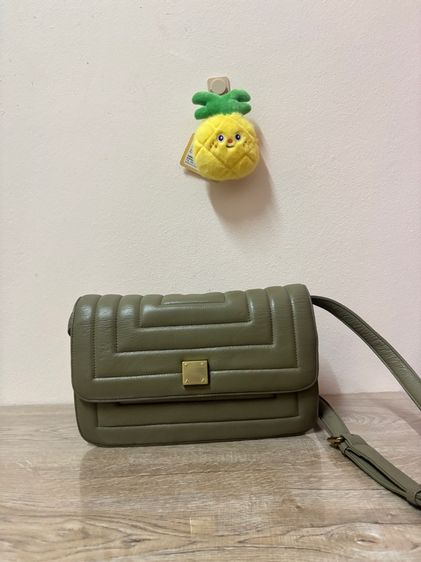 กระเป๋าหนังแท้แบรนด์ BOOGO สีเขียว Olive สภาพดี ดีไซน์บุนวมสุดชิค ทรงสวย