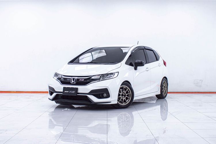 รถ Honda Jazz 1.5 RS Plus i-VTEC สี ขาว