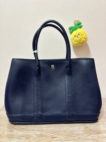 กระเป๋า TAYWIN (เทวินทร์) สีน้ำเงิน Navy ทรง Tote หนังลาย Togo สวยหรู สภาพดี