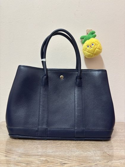 กระเป๋า TAYWIN (เทวินทร์) สีน้ำเงิน Navy ทรง Tote หนังลาย Togo สวยหรู สภาพดี รูปที่ 2