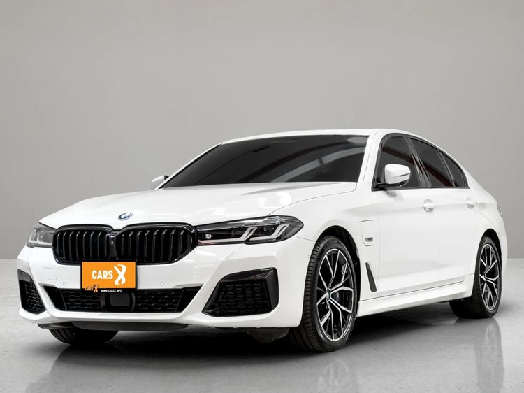 รถ BMW Series 5 530e สี ขาว