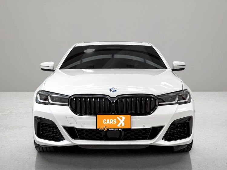 BMW Series 5 2023 530e Sedan ปลั๊กอินไฮบริด (PHEV) ไม่ติดแก๊ส เกียร์อัตโนมัติ ขาว รูปที่ 3