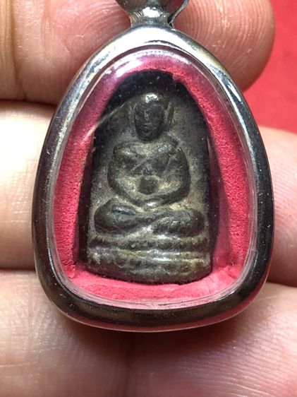 พระชัยวัฒน์พิมพ์ครึ่งซีก