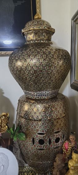 โถกับตั๋ง ลายเบญจรงค์ ขายถูกจ้ะ สนใจ 0805996494