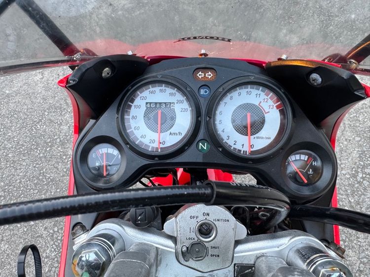 HONDA CBR 150R คาร์บูเกียร์สตาร์ทมือ  เครื่องดีมากสีสวยมากต้องมาดูของจริงมีสถานที่ให้ทดลองขับขี่ก่อนซื้อ รูปที่ 4