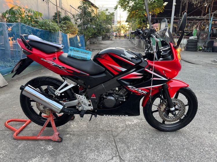 HONDA CBR 150R คาร์บูเกียร์สตาร์ทมือ  เครื่องดีมากสีสวยมากต้องมาดูของจริงมีสถานที่ให้ทดลองขับขี่ก่อนซื้อ รูปที่ 2