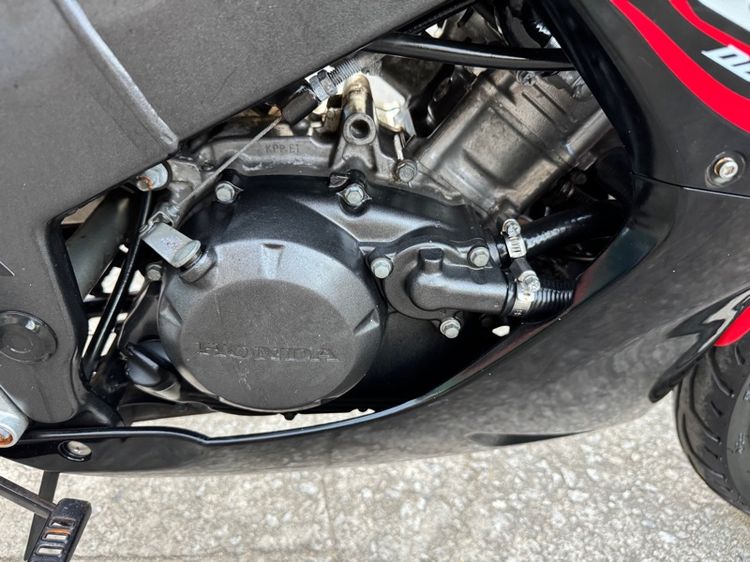 HONDA CBR 150R คาร์บูเกียร์สตาร์ทมือ  เครื่องดีมากสีสวยมากต้องมาดูของจริงมีสถานที่ให้ทดลองขับขี่ก่อนซื้อ รูปที่ 7