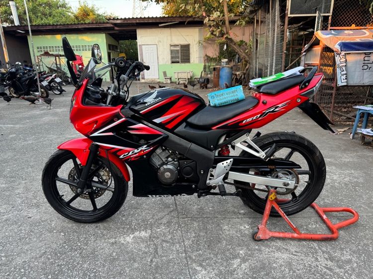 HONDA CBR 150R คาร์บูเกียร์สตาร์ทมือ  เครื่องดีมากสีสวยมากต้องมาดูของจริงมีสถานที่ให้ทดลองขับขี่ก่อนซื้อ รูปที่ 3