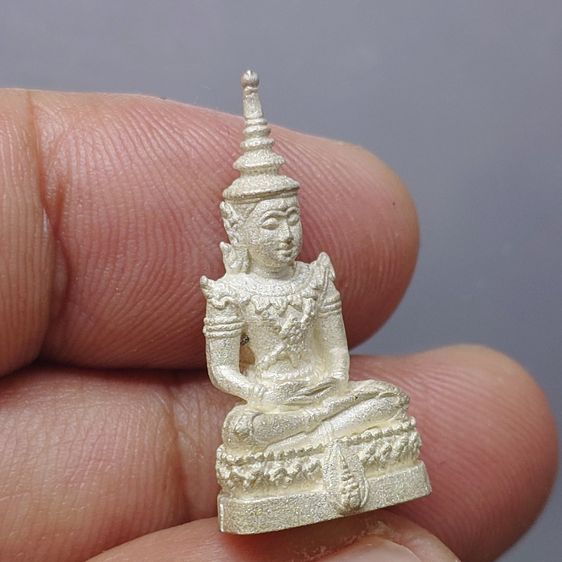 พระแก้วมรกต ชุด 3 ฤดู สธ. เนื้อเงิน มูลนิธิสิรินธรราชวิทยาลัย สร้าง วัดบวรนิเวศวิหาร ปี2538 พร้อมกล่องเดิม รูปที่ 8