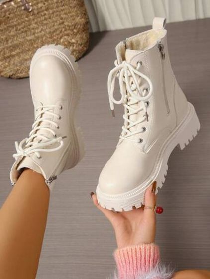 รองเท้าบูธ สีขาว