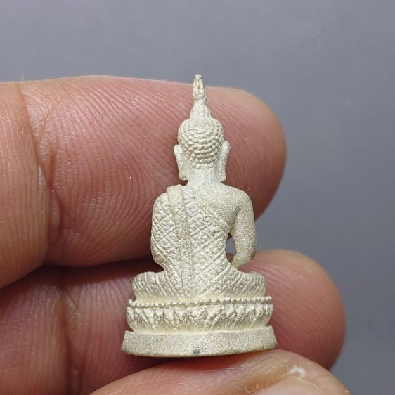 พระแก้วมรกต สธ. เครื่องทรงฤดูฝน ลอยองค์ เนื้อเงินพ่นทราย สมเด็จพระเทพฯจัดสร้าง วัดบวรนิเวศวิหาร ปี 2538 พร้อมกล่องเดิม รับประกันแท้ รูปที่ 4