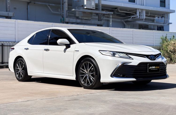 Toyota Camry 2022 2.5 HEV Premium Sedan ไฮบริด ไม่ติดแก๊ส เกียร์อัตโนมัติ ขาว รูปที่ 3