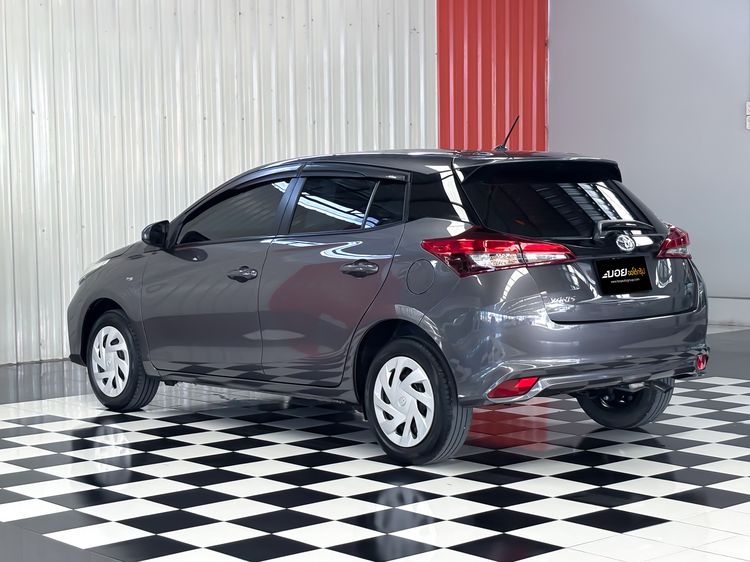 Toyota Yaris 2022 1.2 Entry Sedan เบนซิน ไม่ติดแก๊ส เกียร์อัตโนมัติ เทา รูปที่ 4