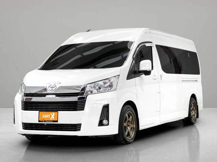 รถ Toyota Commuter 2.8 สี ขาว