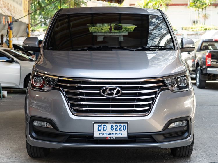 รถ Hyundai H-1  2.5 Elite สี เทา