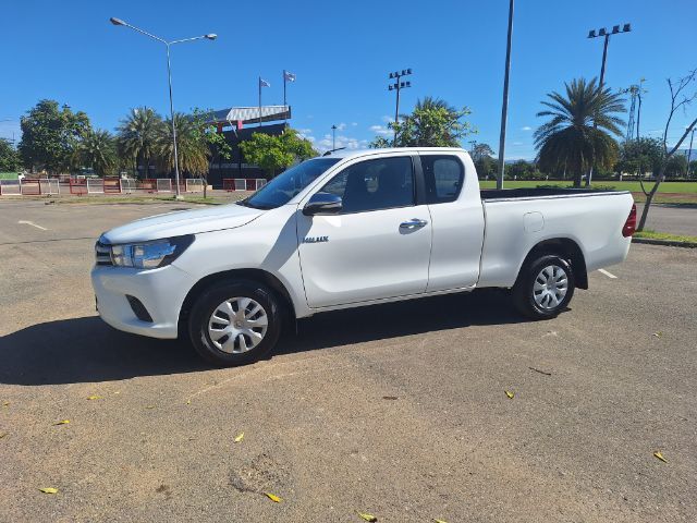 Toyota Hilux Revo 2016 2.4 J Plus Sedan ดีเซล ไม่ติดแก๊ส เกียร์ธรรมดา ขาว รูปที่ 4