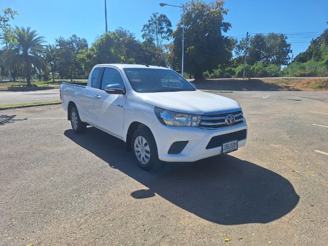 Toyota Hilux Revo 2016 2.4 J Plus Sedan ดีเซล ไม่ติดแก๊ส เกียร์ธรรมดา ขาว รูปที่ 2